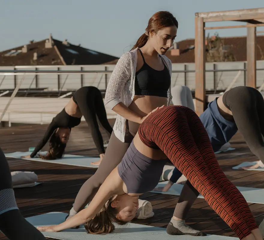 Clase de yoga Navakaraṇa con Eva García en Barcelona